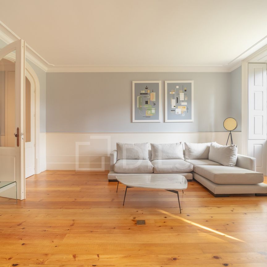 Apartamento T4 com garagem inserido em Palacete-Cedofeita - Photo 1