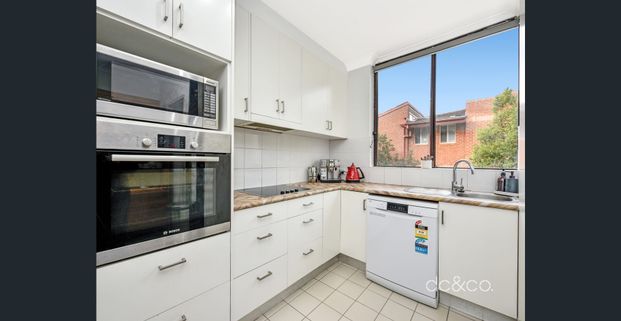 Updated simplicity with a balcony in Russell Lea - Photo 1