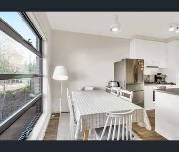 Spacious, Semi furnished 2 Bedroom Home! - Photo 3