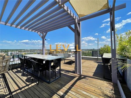 [VIDEO] Triplex Penthouse | 50 SQM Terrace | Parking Included | Philips HUE - Fotografie 4