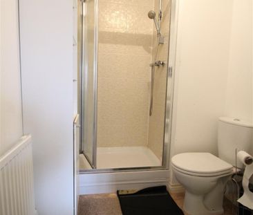 4 Bedroom House - Photo 6