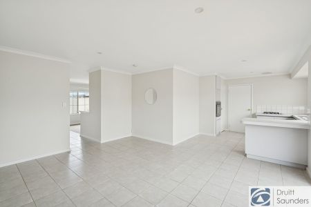 Spacious Villa in Amazing Location HOME OPEN THURSDAY 11 DECEMBER AT 9.30AM SHARP! - Photo 4