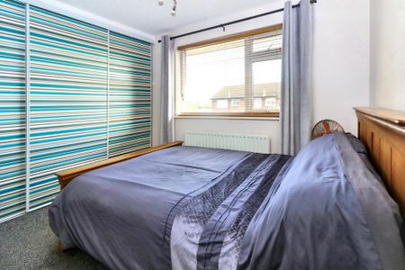 2 bedroom terraced house to rent - Photo 4