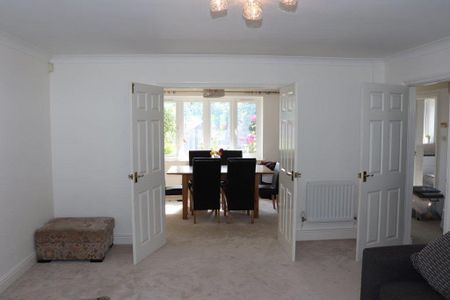 3 bedroom detached house to rent - Photo 2
