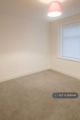 3 bedroom flat to rent - Photo 1
