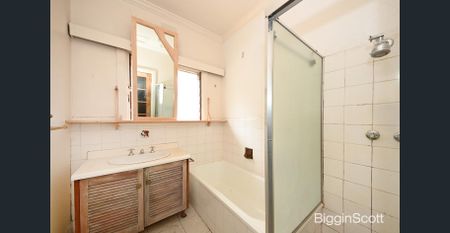 Charming 2-Bedroom Home in Prime Burwood Location - Photo 3