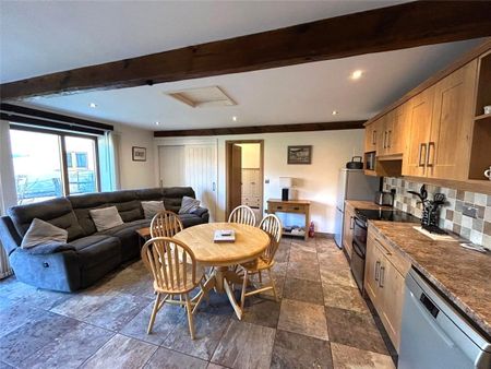 Available now, The Cartshed is beautifully presented, two bedroomed barn conversion situated on the outskirts of Knaresborough whilst occupying a delightful semi-rural position and available either furnished or unfurnished. - Photo 2