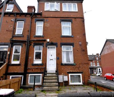 3 bedroom House in Hessle Walk, Leeds - Photo 2