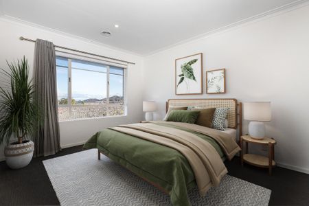 Renovated Three-Bedroom Townhouse with Double Garage & Private Courtyard - Photo 3