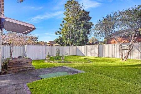Family Home in Berkeley Vale - Photo 4