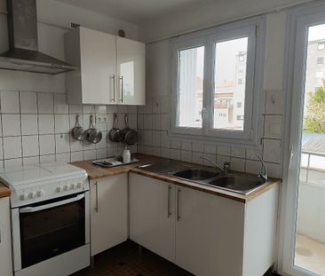 Location Appartement 3 pièces 56m² LA ROCHE SUR YON 85000 - Photo 6