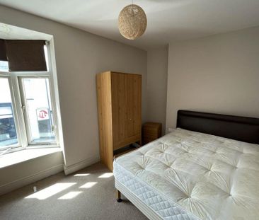 3 bedroom flat to rent - Photo 2