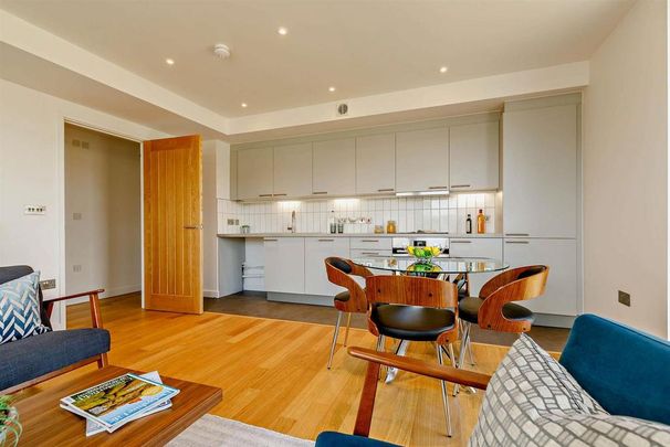 2 bedroom flat to rent - Photo 1