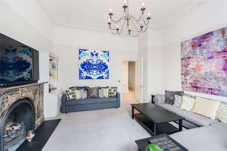 A lovely one bedroom apartment on the ground floor, of a handsome period building in the heart of South Kensington. - Photo 4