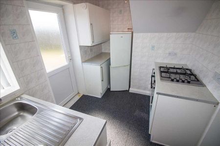 2 bedroom flat to rent - Photo 4