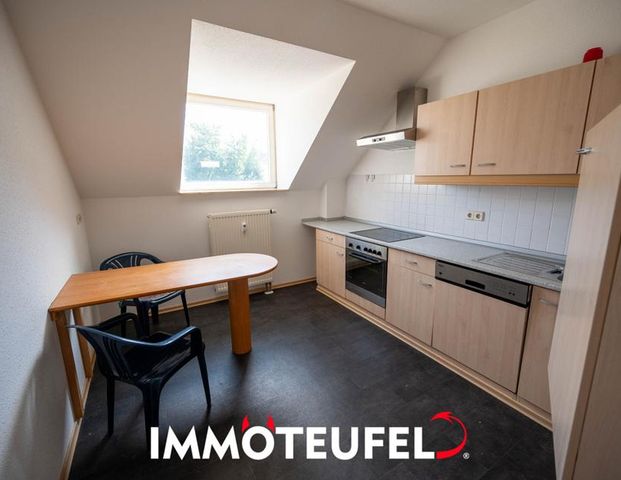 Helle 3-Zimmer-Maisonette im Dachgeschoss mit Einbauküche, Badewanne, Abstellraum und Keller - Foto 1