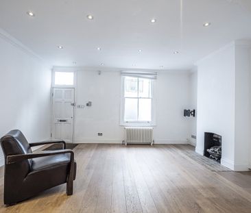 3 bedroom mews to rent - Photo 4