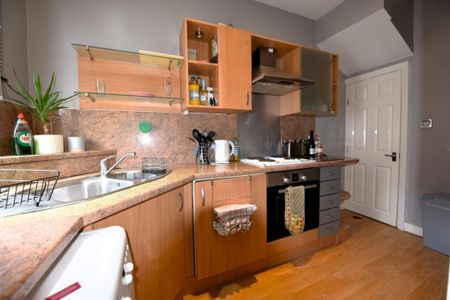 3 bedroom House in Haddon Avenue, Leeds - Photo 5