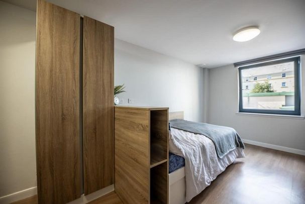 1 bedroom in a flat share to rent - Photo 1