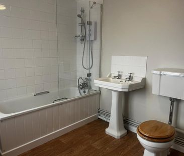 3 bedroom semi-detached house to rent - Photo 6