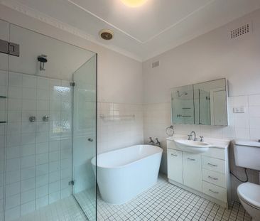4 Kings Road, Vaucluse NSW 2030 - House For Rent | Domain - Photo 4