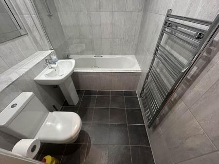 2 bedroom flat to rent - Photo 5