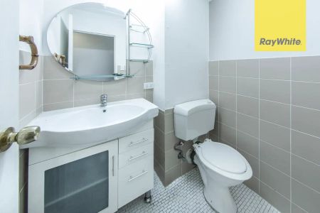 “LARGE 3 BEDROOM UNIT IN GOOD STREET” - Photo 5