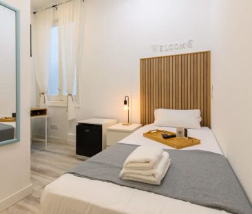 Room in a shared 10-bedroom apartment for rent in Palacio. - Foto 4