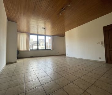 Ruim appartement met eigen inkom te huur in hartje centrum onmiddel... - Photo 5