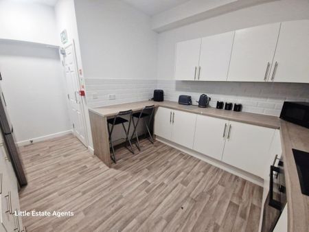 1 bedroom in a house share to rent - Photo 3
