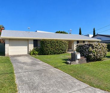 Neat and Spacious Home in Prime Arundel Location - Photo 6