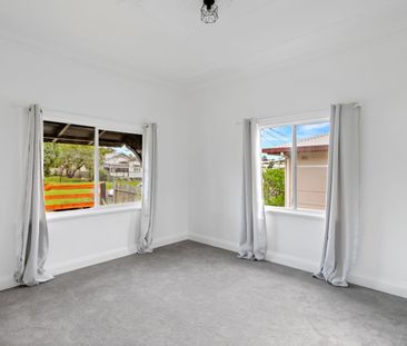 Refreshed 3 bedroom home in flood free location - Photo 6