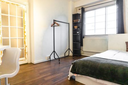 Room in a Shared Flat, Couples Allowed, W2 - Photo 4