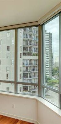 Ocean View 1 bedroom + den luxury Downtown condo - Photo 1