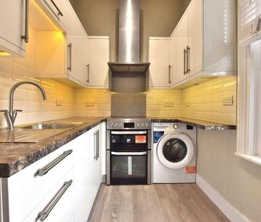 The Causeway, Dunmow, CM6 - Photo 1
