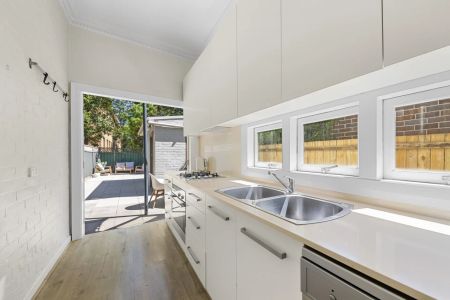 Unit 2/34 Cowper Street, - Photo 5