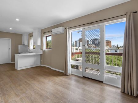 3/6 Saltram Road, Glenelg - Photo 3