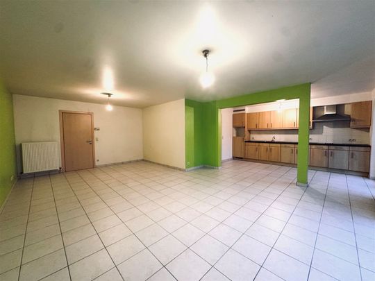 Gesloten bebouwing in rustige omgeving met garage - Photo 1