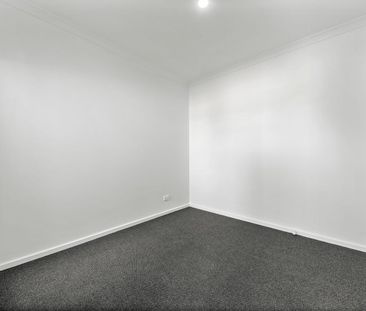 Near new, 3 bedroom home! - Photo 2