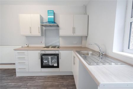 2 bedroom terraced house to rent - Photo 4