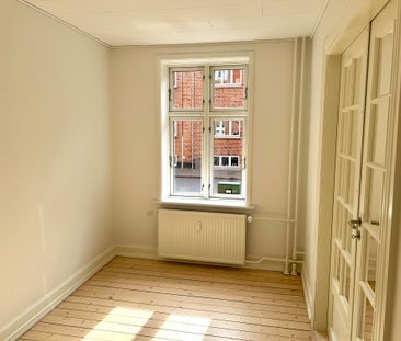 Hyggelig 3-værelses lejlighed i Aalborg med gode faciliteter - Photo 1