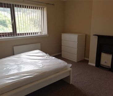 4 bedroom end of terrace house to rent - Photo 4