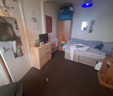 5 Bed - 20 Walmsley Road, Hyde Park, Leeds - LS6 1NG - Student - Photo 2