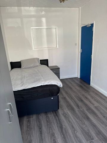 Room in a Shared House, St. Benedicts Road, B10 - Photo 2