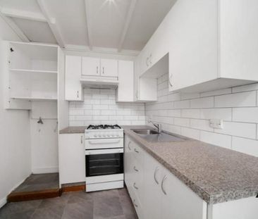 FABULOUS LOCATION, WALK TO KING STREET! - Photo 2