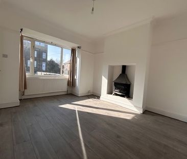 Springfield Lane, Leeds, Morley - Photo 1