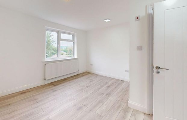 4 bedroom flat to rent - Photo 1