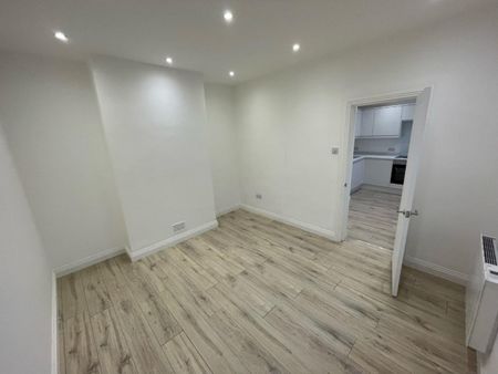 1 bedroom Flat To Let - Photo 5