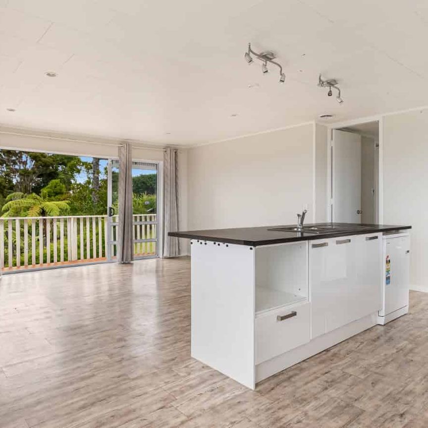 Comfy Home with Breathtaking Seaviews - Photo 1