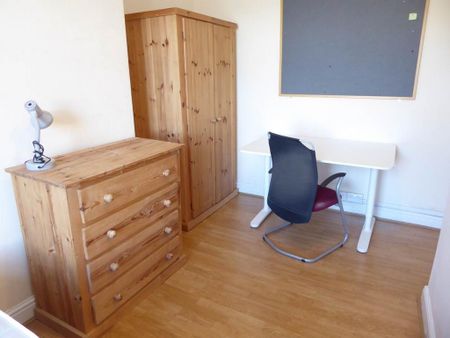 4 bedroom house to rent - Photo 3